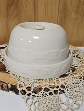 Longaberger Pottery Traditions Woven Lid Cheese Dome Serving Dish White Ivory